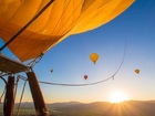 ケアンズの絶景を熱気球でふわりと舞う、特別な朝の始まり