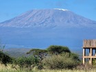 アンボセリ国立公園では、キリマンジャロ山を望むサファリが楽しめます