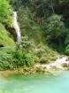 ルアンパバーン観光で外せないターコイズブルーの滝