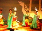 タイ民族舞踊は指の曲がる角度に注目！
