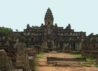 アンコール初のピラミッド寺院「バコン」