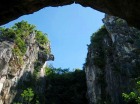 洞窟探検や寺院参拝もできる人気の観光スポット五行山