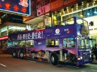 ド派手なオープントップバスで香港の街へいざ出発！