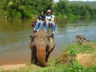 象に乗って大自然の中をトレッキング