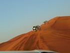スピード感もスリルも満点の砂漠ドライブ！