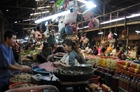 カンボジアの熱気ただよう市場
