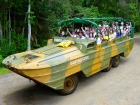 第二次世界大戦時に製造された水陸両用車アーミーダック