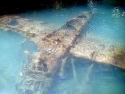 アイライ州の浅瀬に沈む水上飛行艇