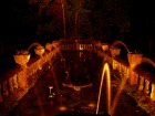 幻想的な夜の噴水の様子