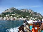 イタリア南部ティレニア海にあるIsola di Capriが見えてきた