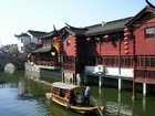 昔ながらの風景が色濃く残る中国上海付近の古い街
