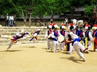 外国人観光客に韓国の伝統文化を紹介