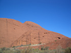 青い空に映えるオルガ岩群