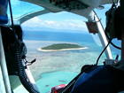 ヘリコプターからグリーン島が見えてきた！