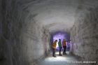 ユニークで先進的なラングヨークトル氷河の人工の氷の洞窟