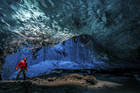 ヨーロッパ最大級のヴァトナヨートクル氷河の氷の洞窟