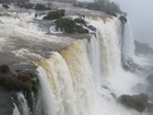 アルゼンチン側には滝の80%があり、さまざまな角度の滝が見られます