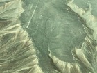 ナスカの地上絵。何の絵が描いてあるのか想像しながら遊覧飛行を楽しんでください。