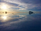 天空の鏡、ウユニ塩湖へ沈む夕日