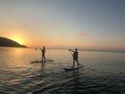 奄美大島の海に沈む大きい夕日。SUPを漕ぎながら眺めてみませんか？