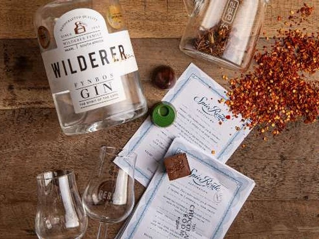 香り高いジンの試飲