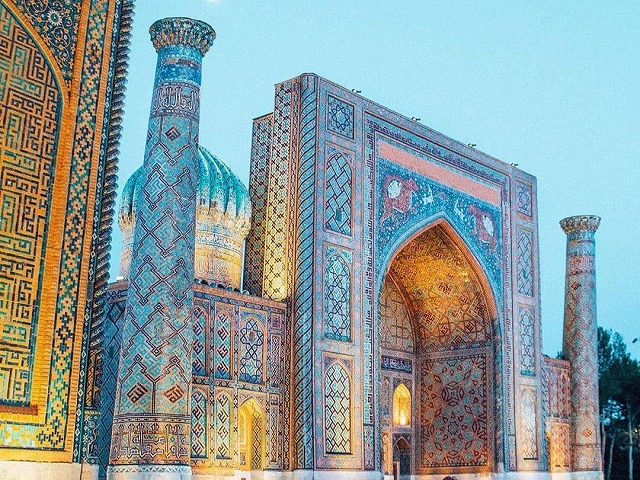 サマルカンドの中心地、レギスタン広場