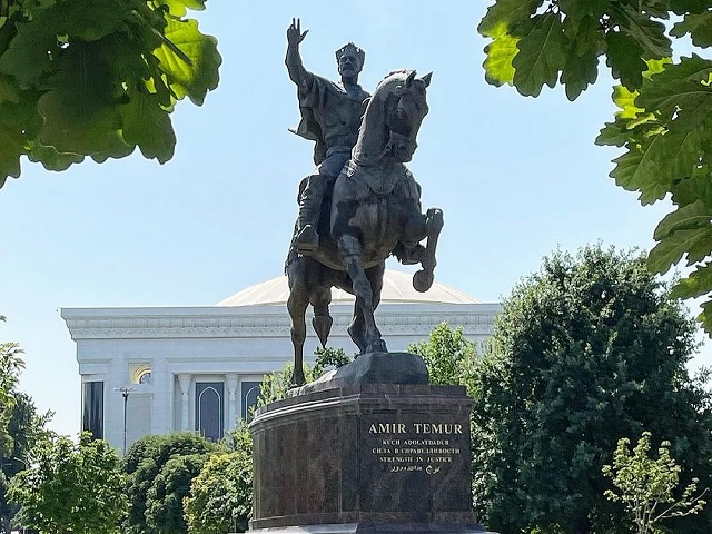 タシケントのティムール広場