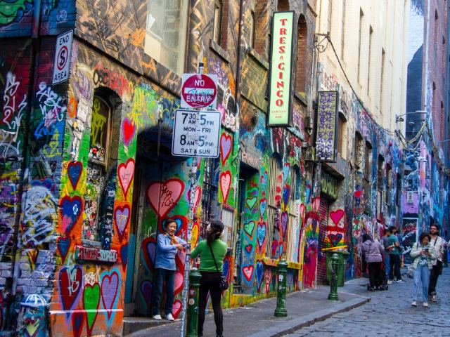 メルボルンで最も有名なストリートアートスポット Hosier Lane(ホージア・レーン)