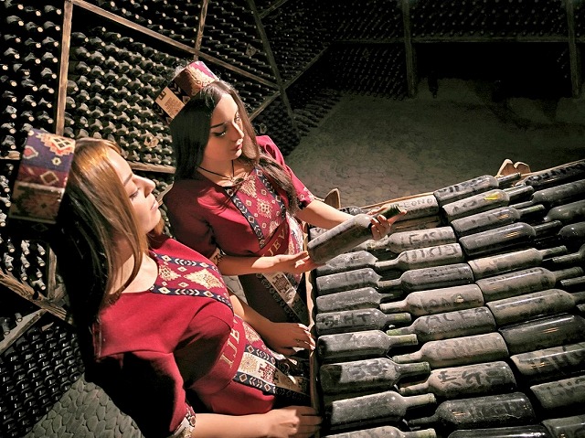 イジェヴァンでワイン・ブランデー工場を見学