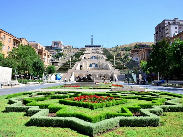 市内観光の定番、カスケードを訪問