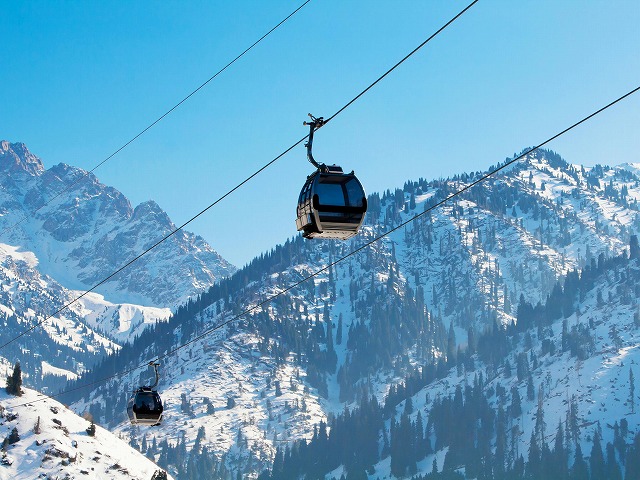 シャンブラクリゾートでは季節によりスキーが楽しめます