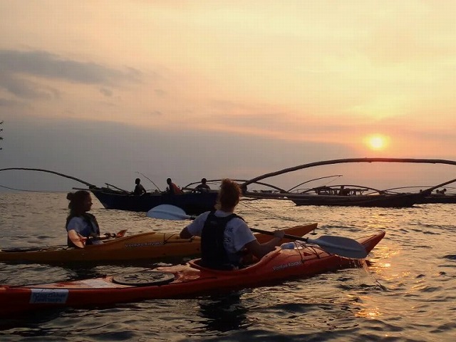 キヴ湖でのサンセットカヤック