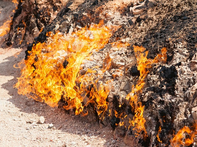 アブシェロン半島の燃える山、ヤナルダグ