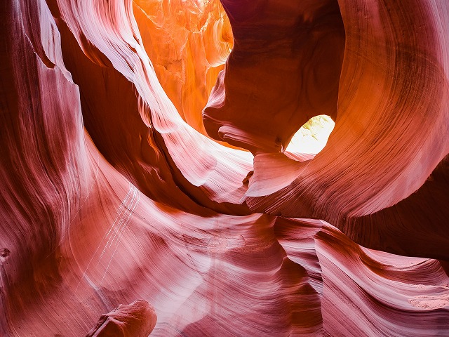 不思議な景観が広がるアンテロープキャニオン