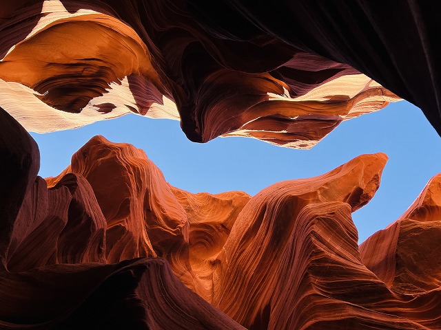 思わず写真を撮りたくなるアンテロープキャニオン