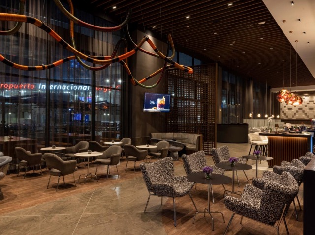 高級感のあるホテルロビー