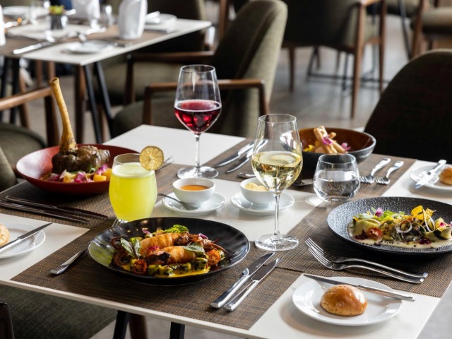 レストランでは美味しい食事が楽しめます