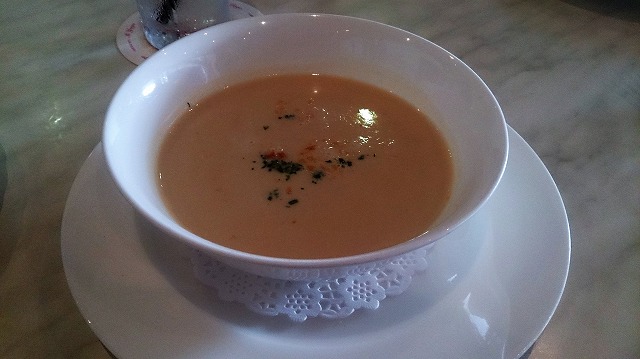 Mヨーゴのスープはおいしいとヒソカな人気