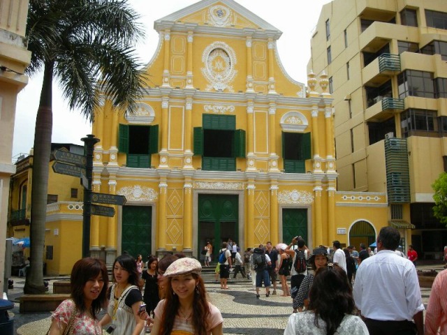 黄色がかわいい聖ドミニコ教会