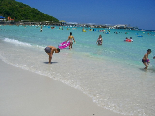 ラン島のビーチの澄んだ水