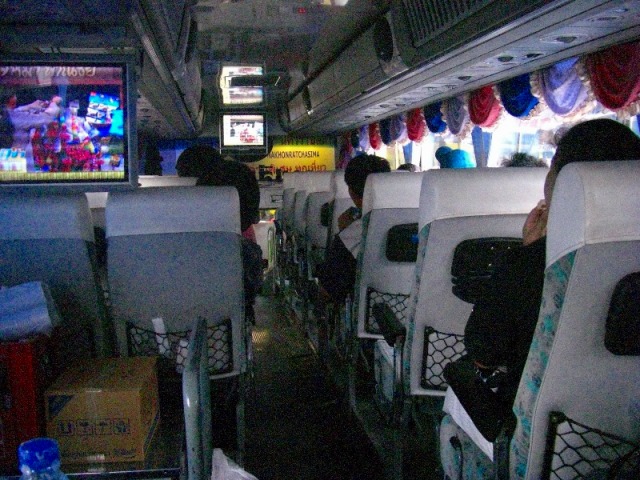 タイの高速バス内の様子