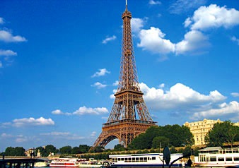 パリのシンボル・エッフェル塔