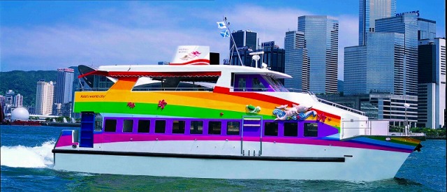 虹色のフェリーに乗って香港観光！