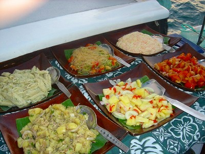 マレーシア料理を中心としたビュッフェスタイルのディナー