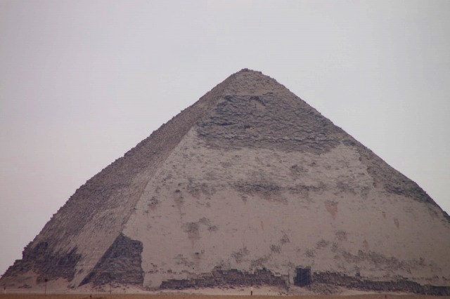 カイロ 郊外のピラミッド決定版 メンフィス サッカーラ ダフシュールの予約ならホットホリデー
