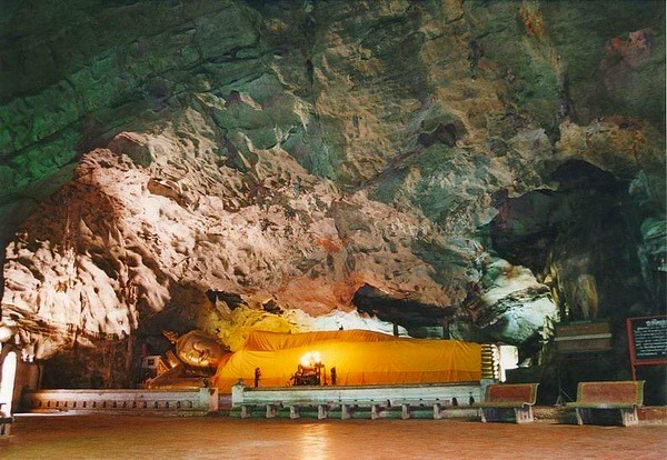 タイで最も有名な鍾乳洞の一つであるカオ・ルアン洞窟