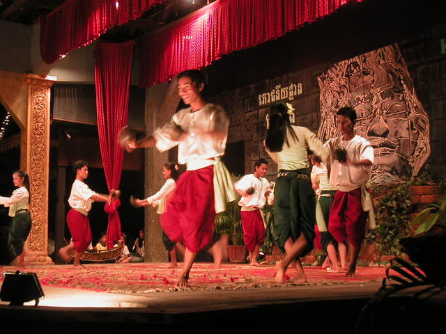 無形文化遺産であるカンボジア伝統芸能アプサラダンス