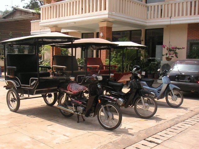 カンボジアの移動手段といえばトゥクトゥク