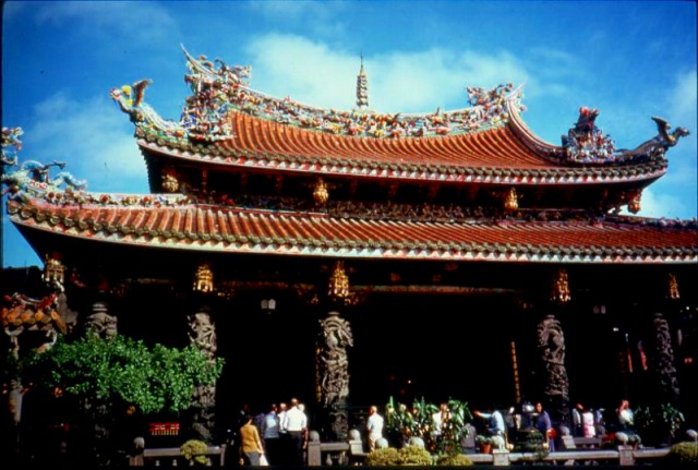 伝統的な寺廟建築で有名な龍山寺