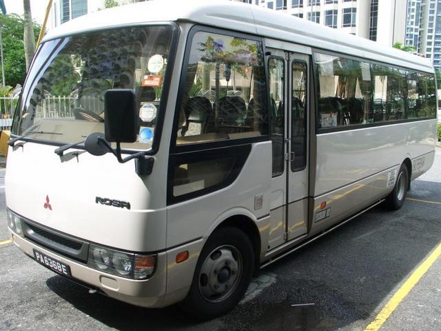 団体のシンガポール観光も安心の大きなバス